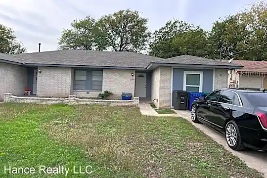 215 W Lingustrum Dr Photo 1