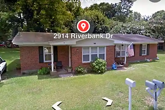 2914 Riverbank Dr Photo 1