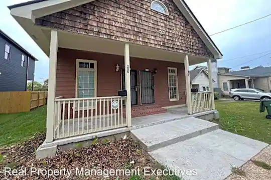 697 Smith St SW Photo 1