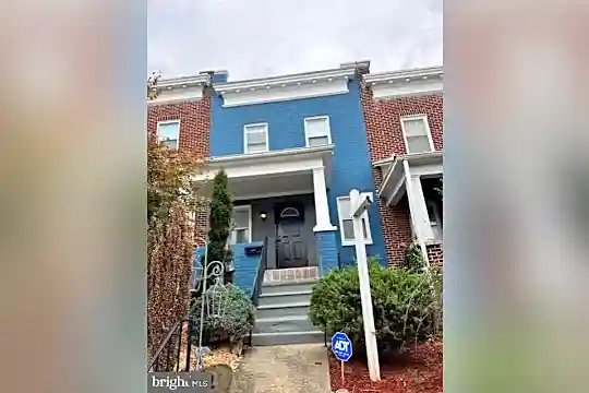 772 Edgewood St Photo 2