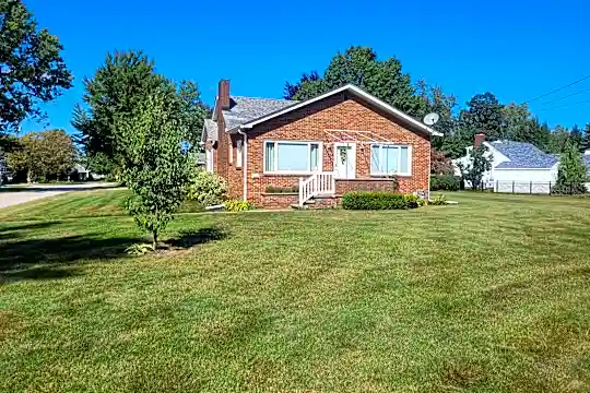 3927 Lake Rd W Photo 1