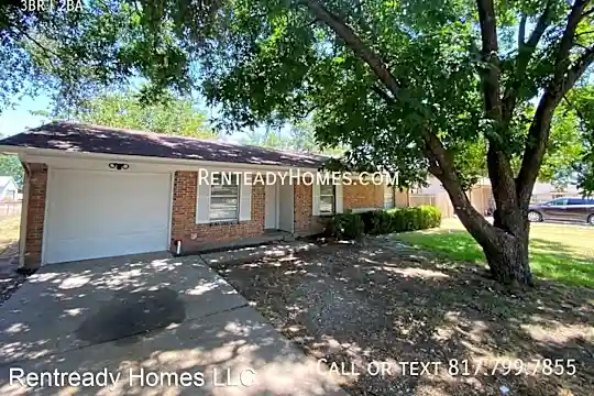 305 E McCoulskey St Photo 1