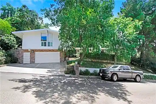 2280 San Ysidro Dr Photo 2
