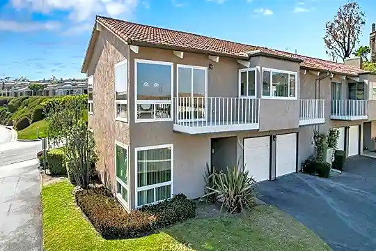 31232 Flying Cloud Dr Photo 2
