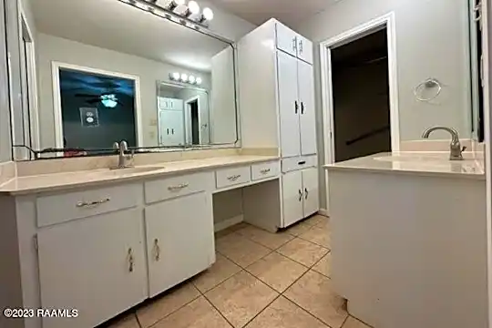 203 Ashwood Dr Photo 2