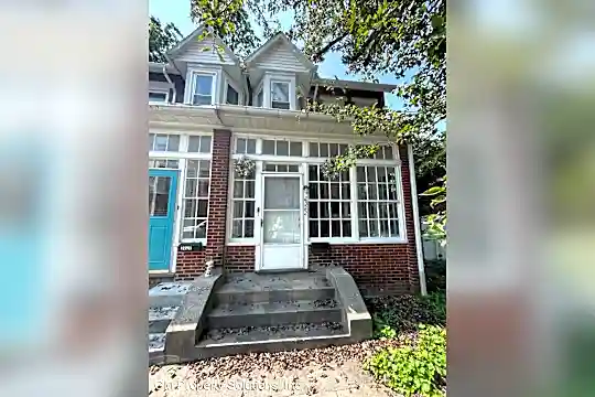 2322 Penn St Photo 2