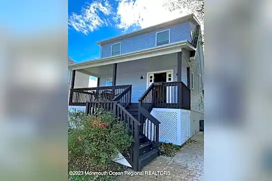212 Central Ave Photo 2