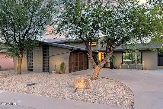 8531 E Keim Dr Photo 2