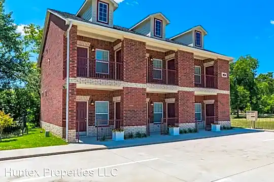 2407 Bois D'Arc St Photo 1