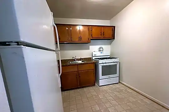 1112 Taney Ave Photo 2