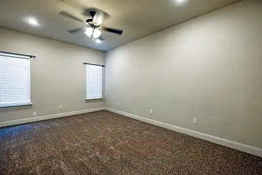4418 106th St Photo 2