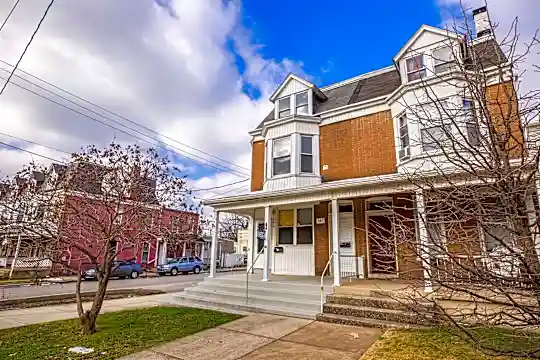 247 W Jackson St Photo 1