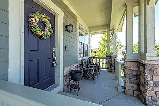 5446 Longwood Cir Photo 2