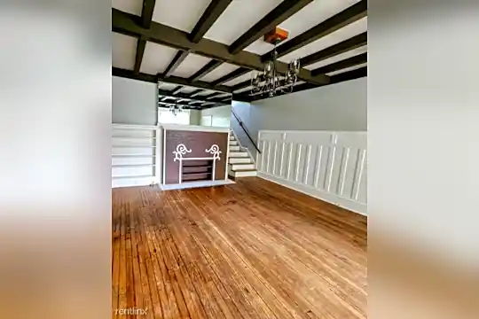 460 Hudson Ave Photo 2