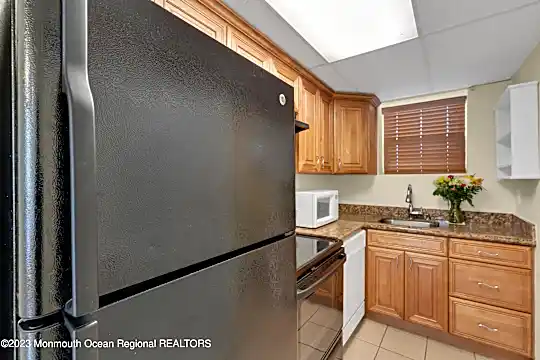 448 Ocean Ave N #10A Photo 2