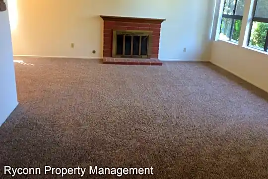 2298 Trafalgar Ave Photo 2