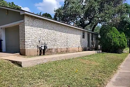 6500 Columbia Oaks Ct Photo 1