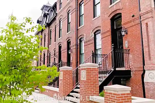 121 Chestnut St Photo 1