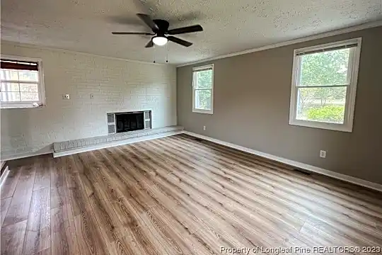 2410 Shadow Wood Rd Photo 2