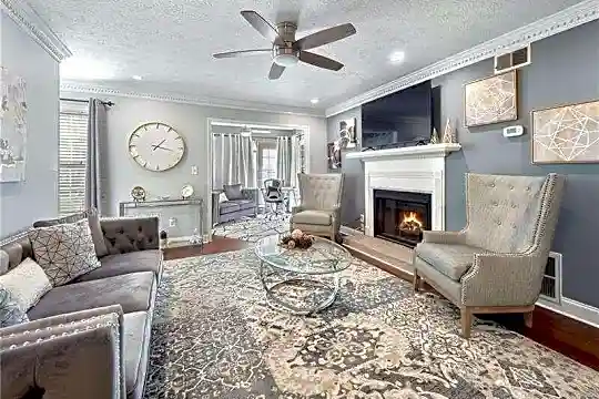 2101 Countryside Pl Photo 2