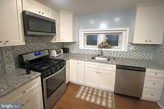 2035 Oakford St Photo 1