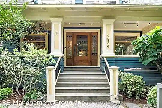 2934 NE 16th Ave Photo 2