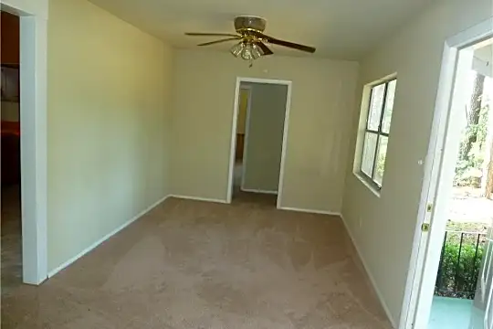 845 Great Bridge Blvd Photo 2