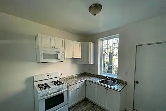 4715 Benner St Photo 1