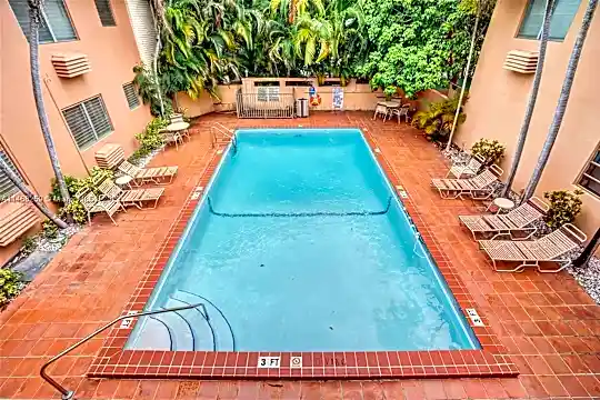 218 Santillane Ave #2 Photo 2