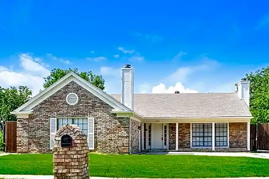 1529 Huntington Dr Photo 1