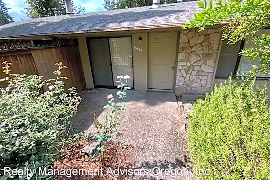 17794 Webster Rd Photo 2
