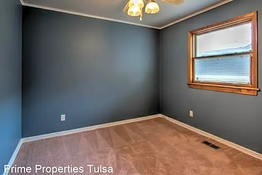 156 E 57th Pl Photo 2