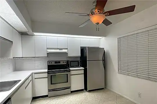 1100 SW 130th Ave #306H Photo 2