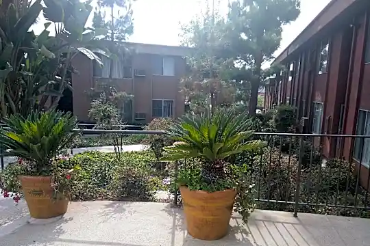 Stadium Arms Apts Photo 1