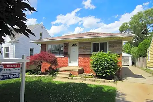 14724 University St Photo 1