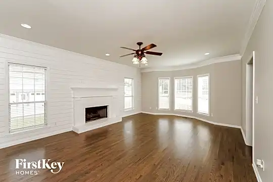 3030 Weatherford Drive Photo 2