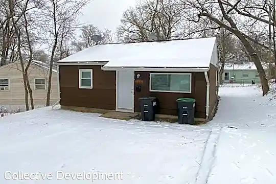 2233 N 39th St Photo 2