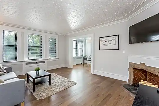 27 E Willis St Photo 2