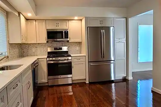 20 Mahan St Photo 2