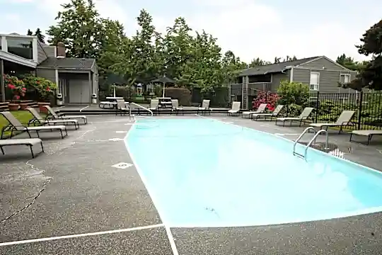 Meridian West Apartments Photo 1