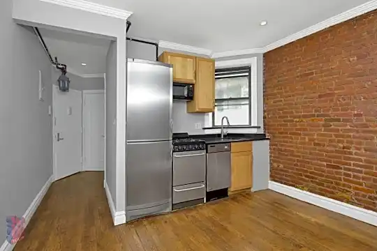 221 E 23rd St Photo 2