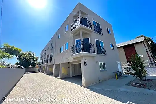 Elmer Ave. Townhomes Photo 1