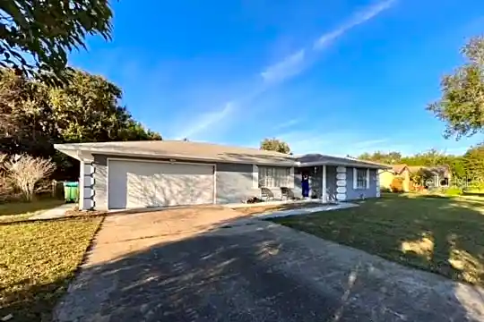1066 Pinder St Photo 2