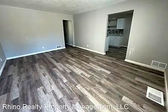 1022 Palomas Dr SE Photo 2