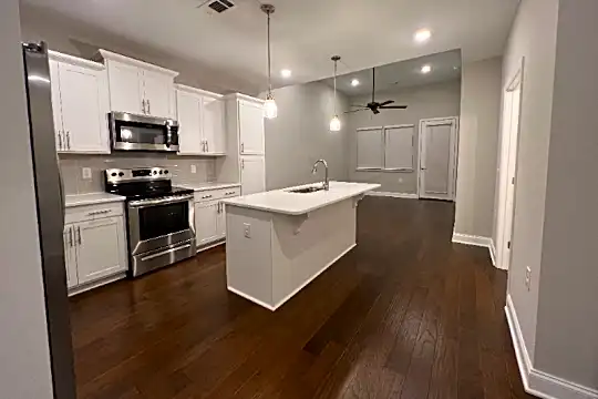 1901 Shadow Green Dr Photo 1