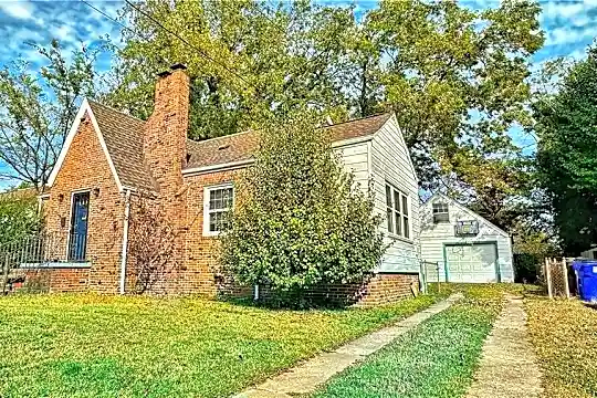 3750 Chatham Cir Photo 2