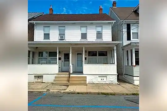 210 W Hazard St Photo 1