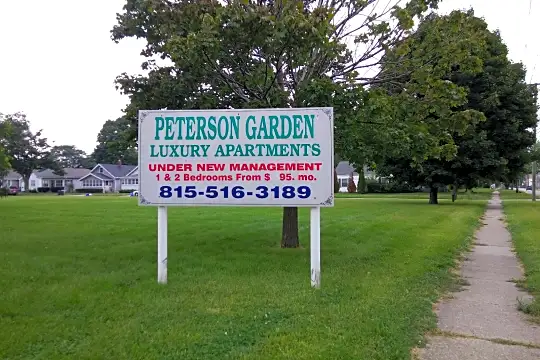 Peterson Garden Luxury Apartments Photo 2