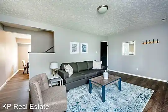 381 Carpenter St Photo 1