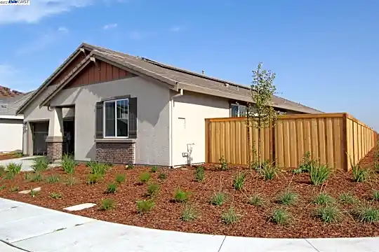 1080 Osprey Dr Photo 1
